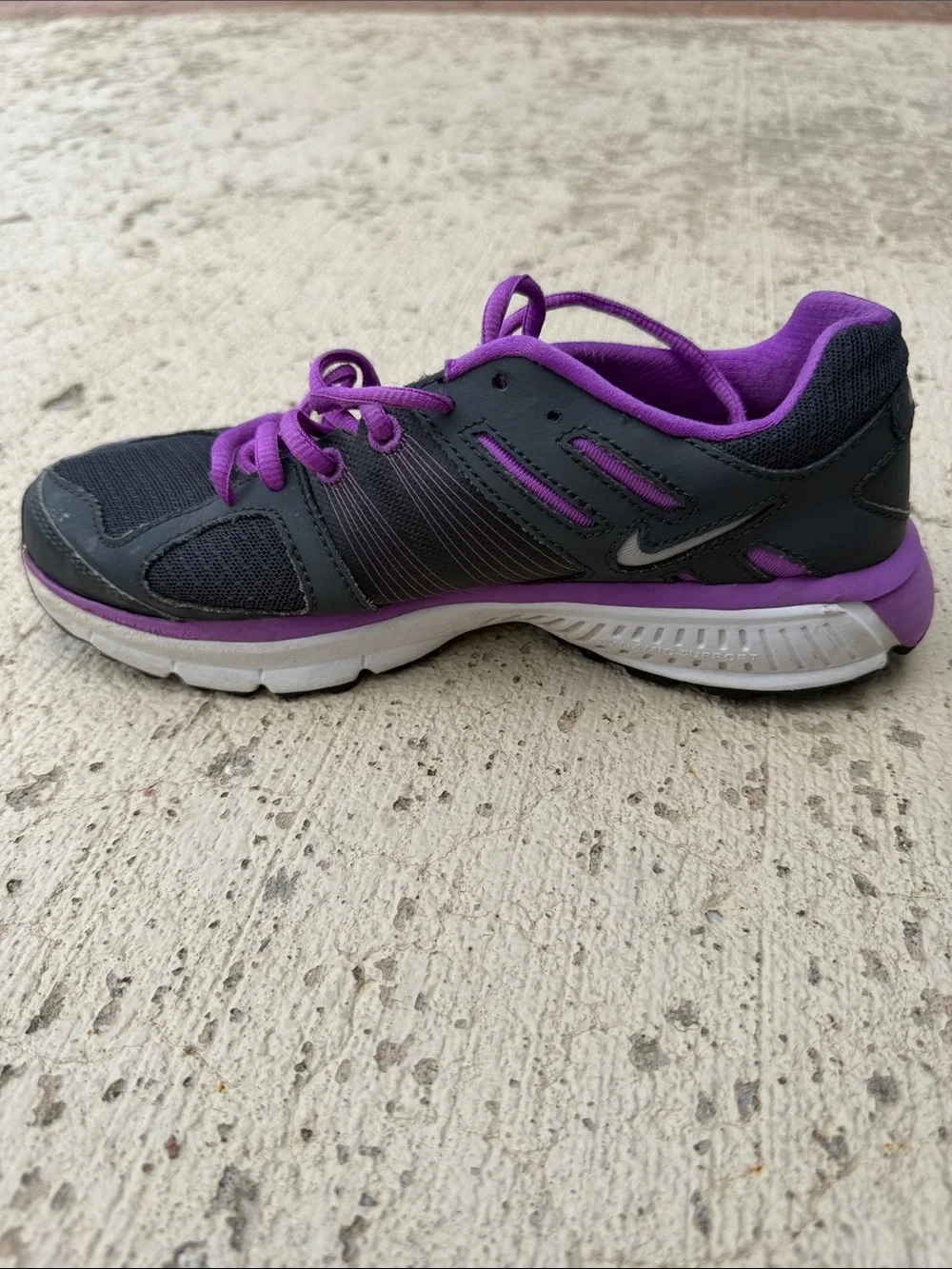 Nike Women's Black and Purple Athletic Running Shoes